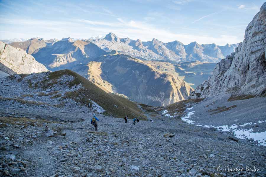 Sous le col du rasoir