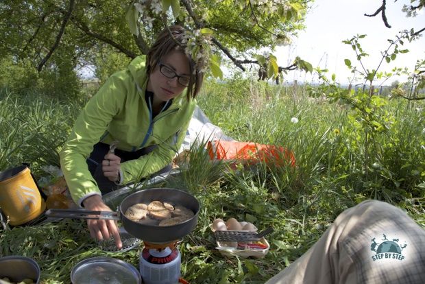 Préparation du repas dans la nature